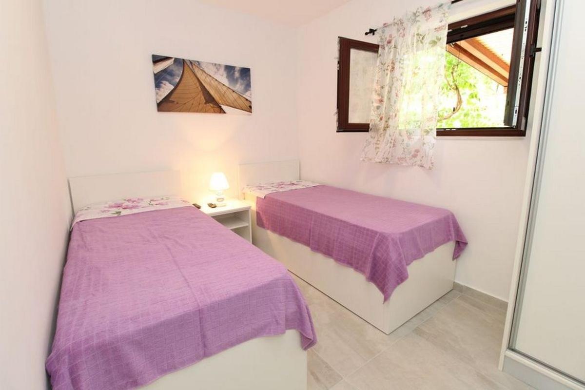 Apartments By The Sea Mandre, Pag - 6284 コラン エクステリア 写真