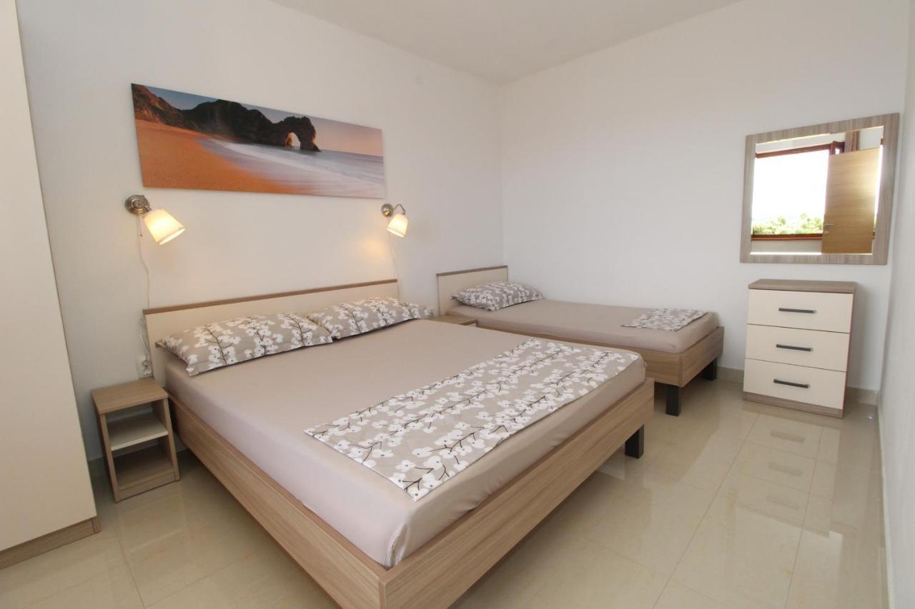 Apartments By The Sea Mandre, Pag - 6284 コラン エクステリア 写真